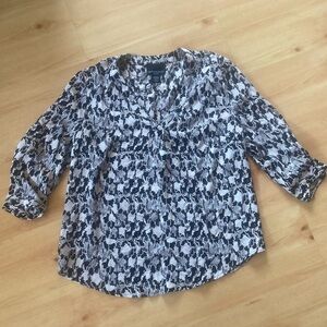 Women's Large Black and White Snakeskin Patterned 100% Silk V Neck Blouse